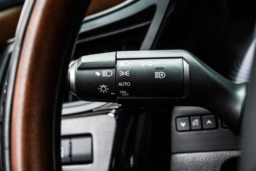 Used 2025 Silver Lexus 350 Ultra Luxury image 31