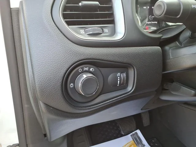 2023 Jeep Renegade Latitude - Photo 16