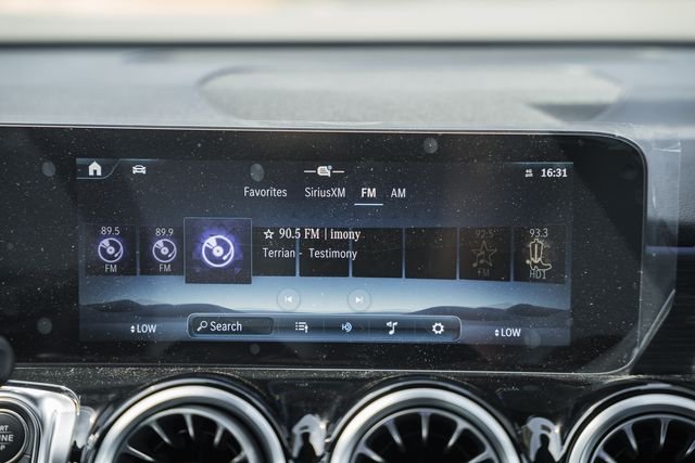 New 2026 Polar White Mercedes-Benz GLB 250 image 23