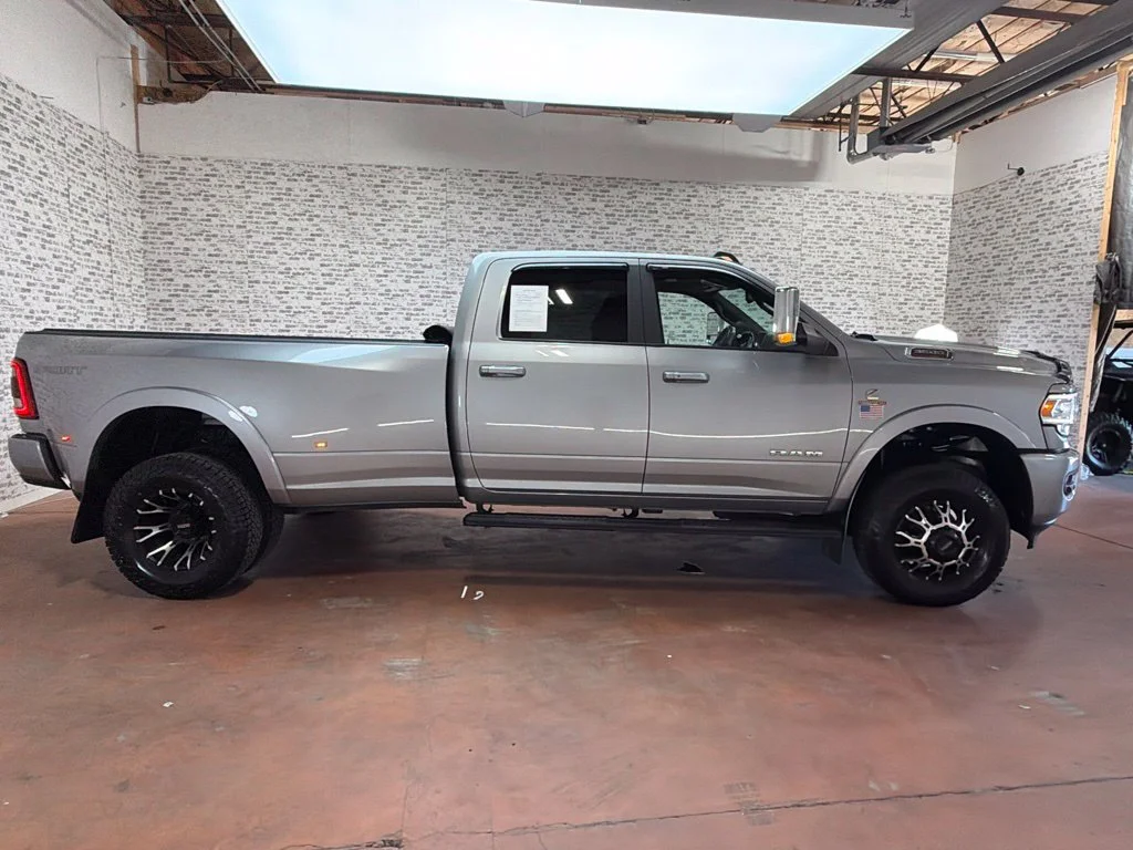 Used 2022 Billet Silver Metallic Clearcoat Ram Laramie image 8