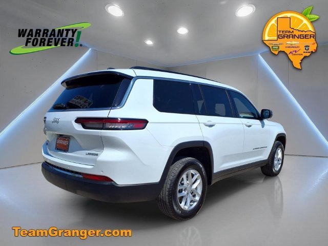 New 2026 Bright White Clear-Coat Exterior Paint Jeep Laredo image 2