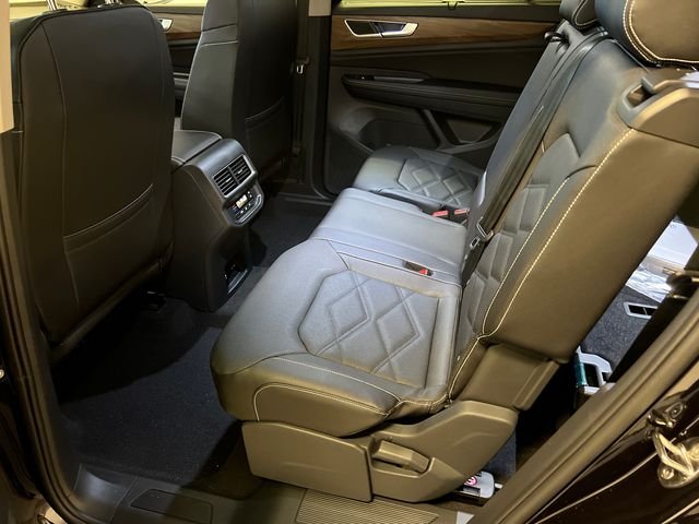 New 2026 Black Volkswagen 2.0T SE w/Technology image 10