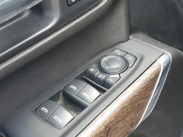 Used 2022 Ebony Twilight Metallic GMC Denali image 9