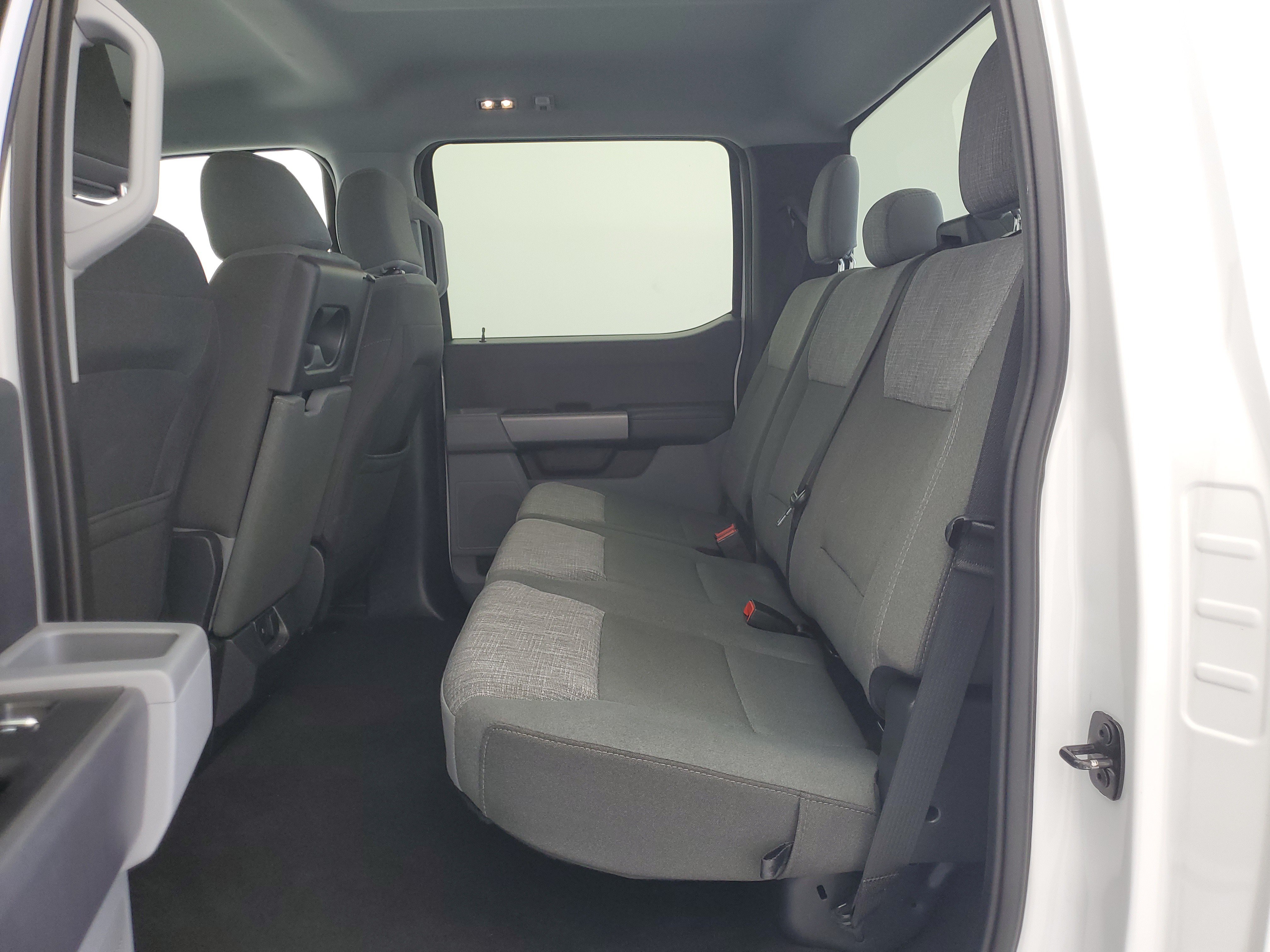 Used 2025 Oxford White Ford XLT image 11
