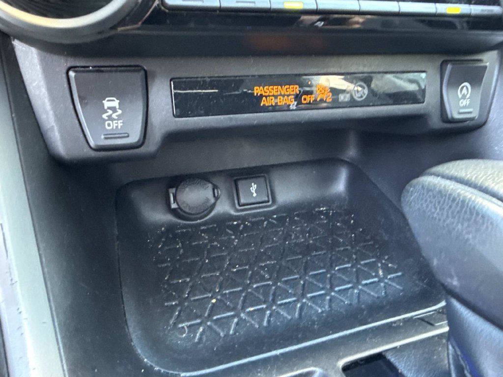 Used 2021  Toyota XLE image 32