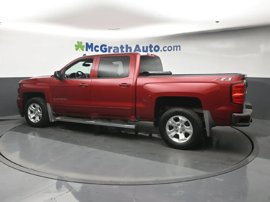 Used 2018 Red Chevrolet LT image 25