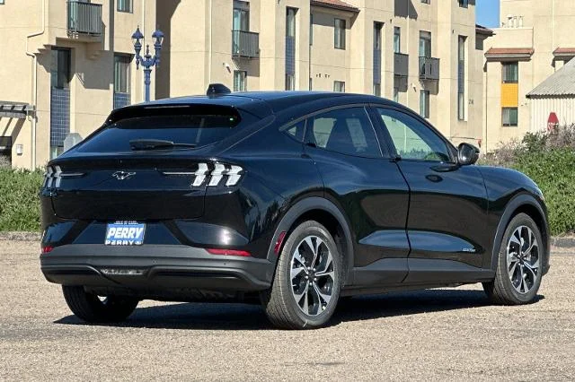 New 2026 Shadow Black Ford Select image 28