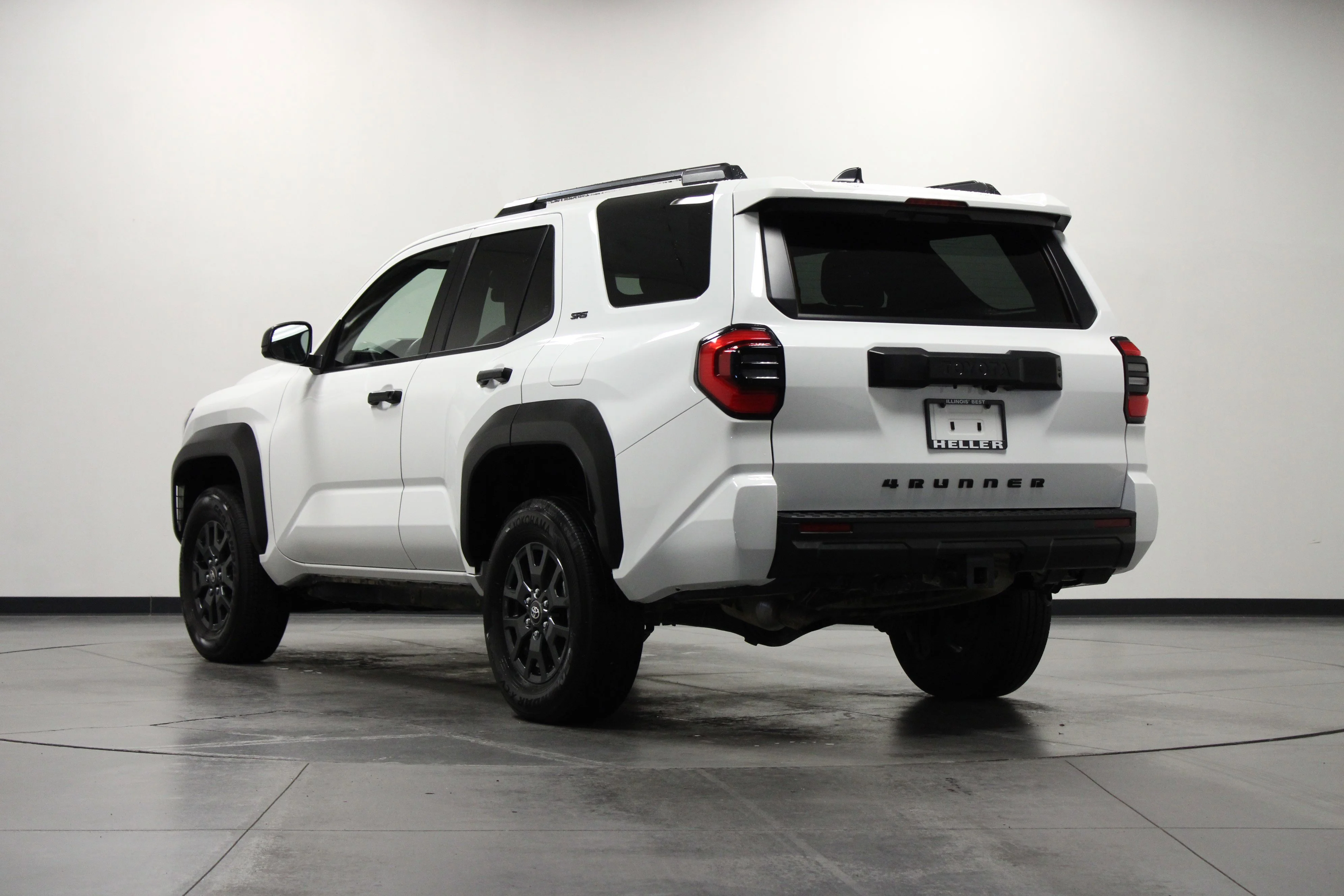 Used 2025 Ice Toyota SR5 image 6