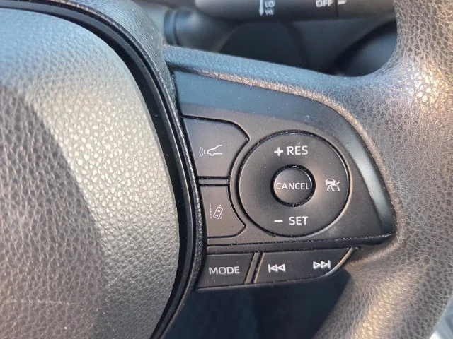 Used 2019 White Toyota LE image 25