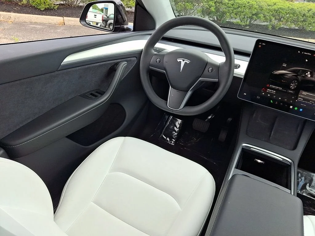 Used 2023  Tesla Long Range image 46