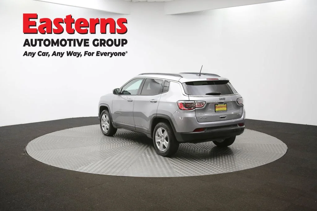 Used 2022 Silver Jeep Latitude image 61