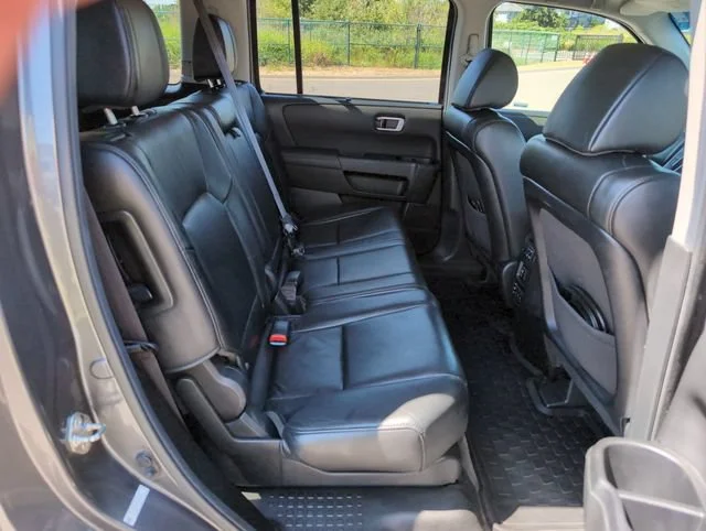 Used 2012 Polished Metal Metallic Honda Touring image 12