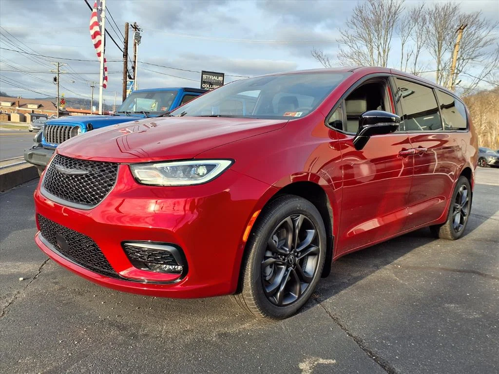New 2026 Red Hot Pearl-Coat Exterior Paint Chrysler Select image 2