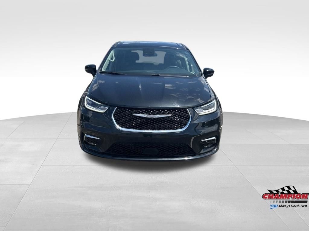 Used 2024 Black Chrysler Touring L image 9