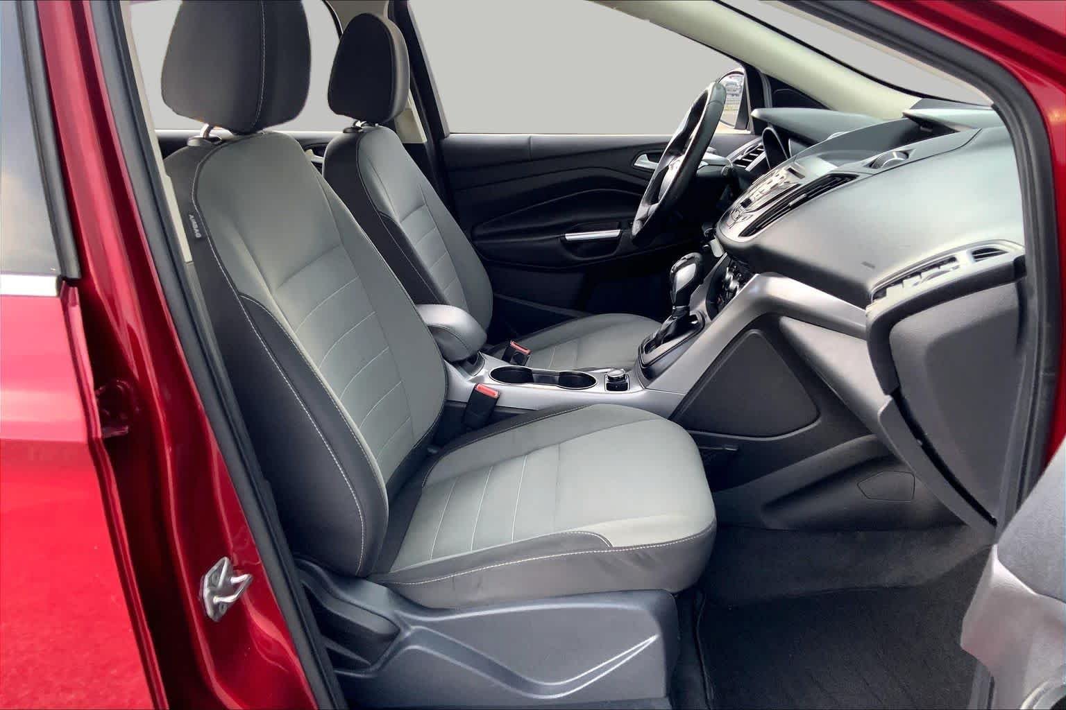 Used 2016 Ruby Red Metallic Tinted Clearcoat Ford SE image 9