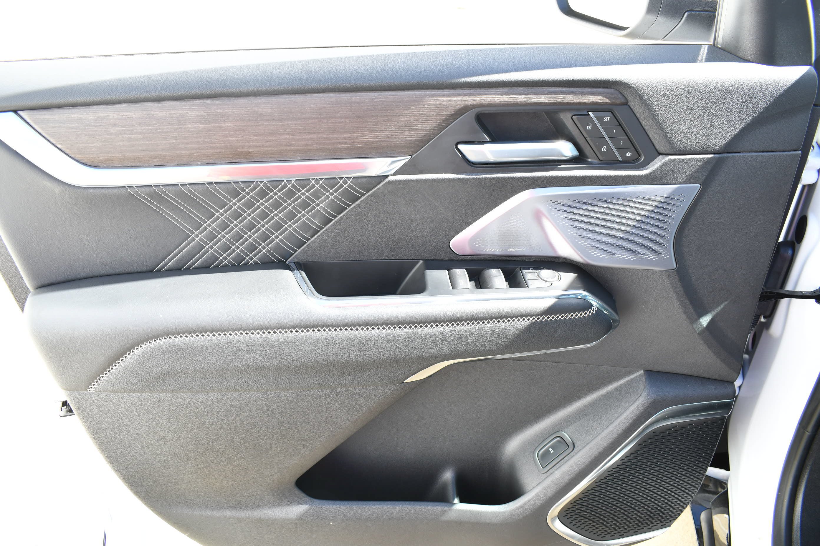 2025 GMC Acadia Denali - Photo 10