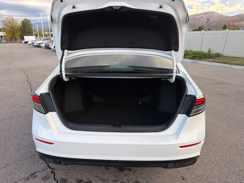 Used 2024 Platinum White Pearl Honda EX image 13