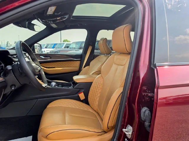 Used 2023 Red Jeep Summit image 17