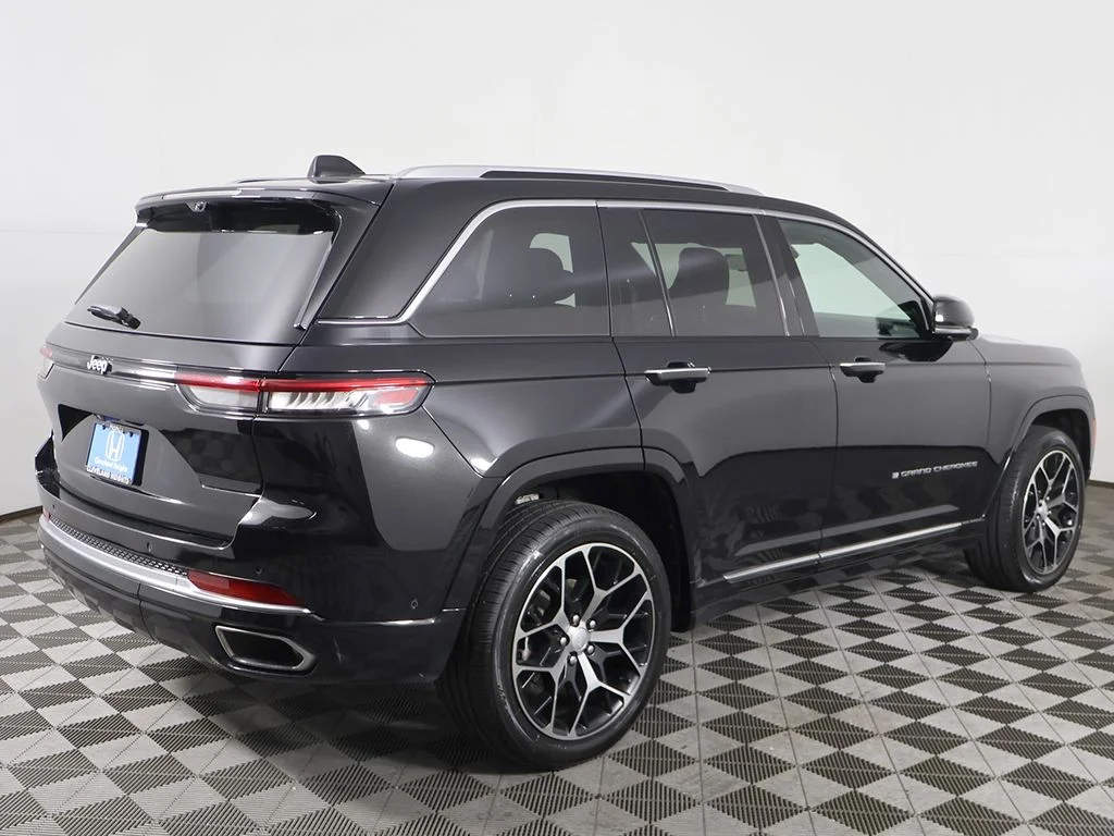 Used 2023 Diamond Black Jeep Summit Reserve image 14