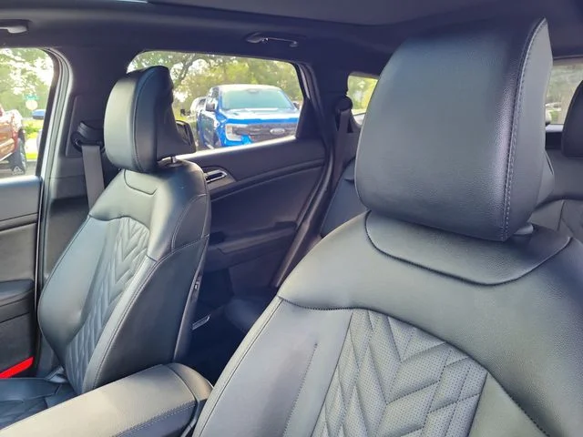 Used 2025 White Kia X-Pro Prestige image 20