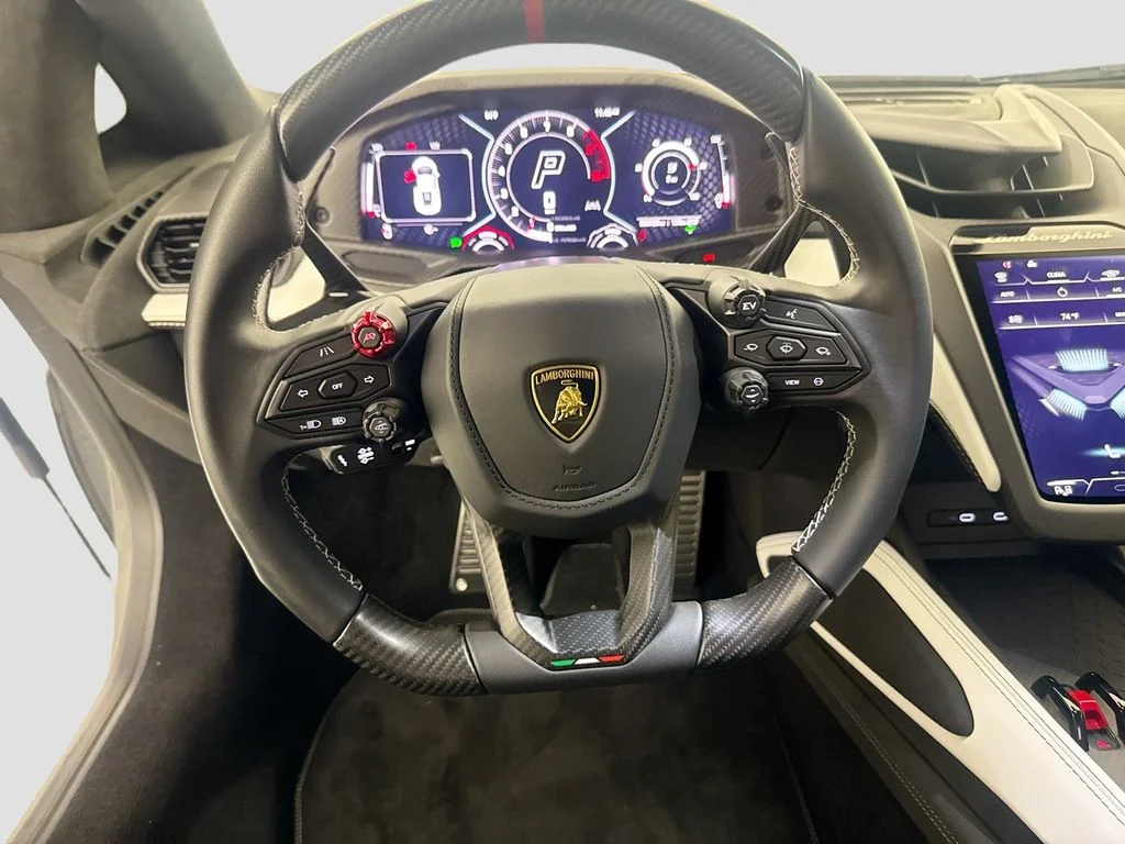 Used 2024  Lamborghini  image 11