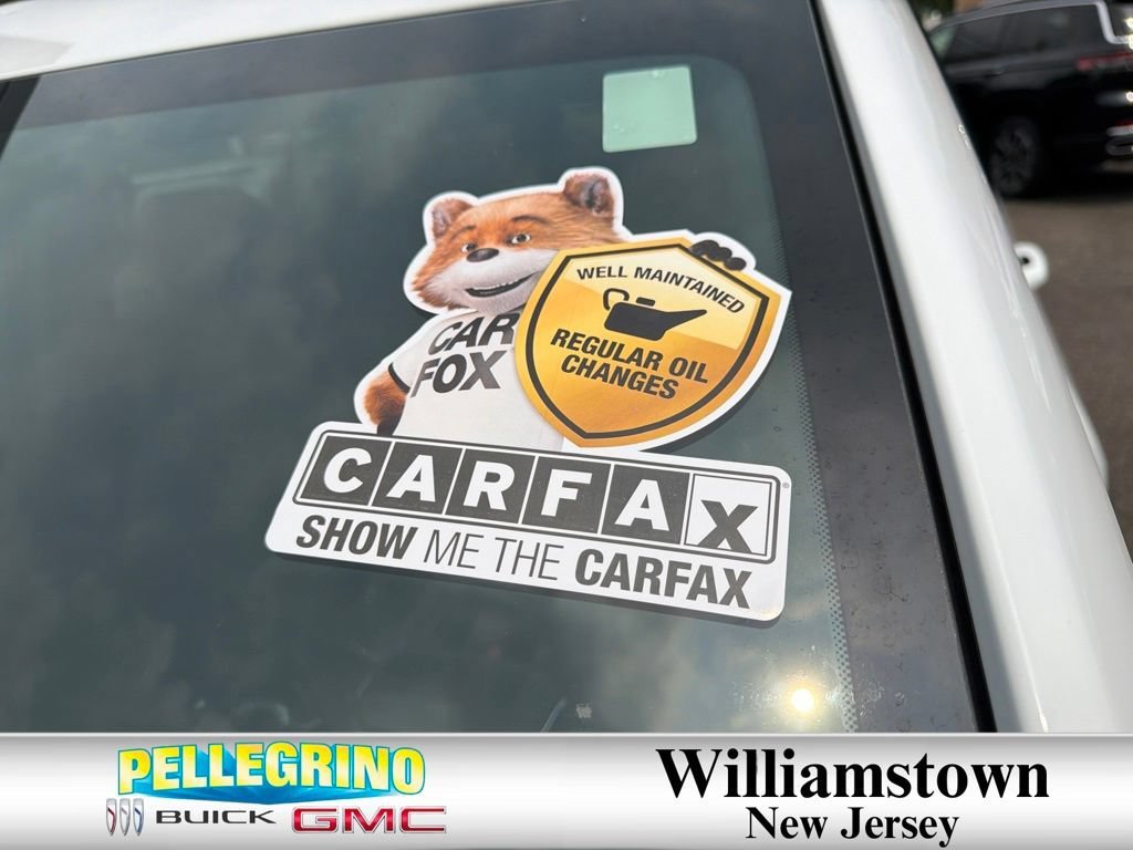 Used 2024 Summit White GMC Elevation image 26