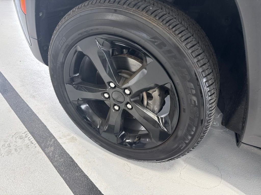 Used 2025 Gray Jeep Altitude X image 10