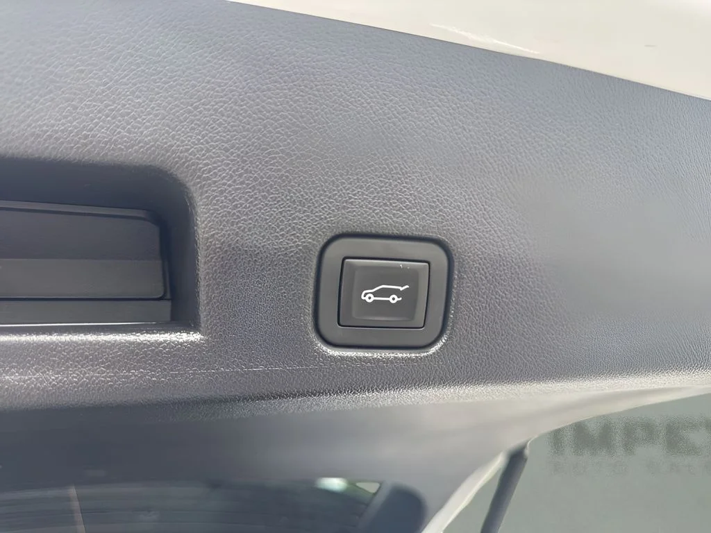 Used 2025 White Chevrolet LT image 31