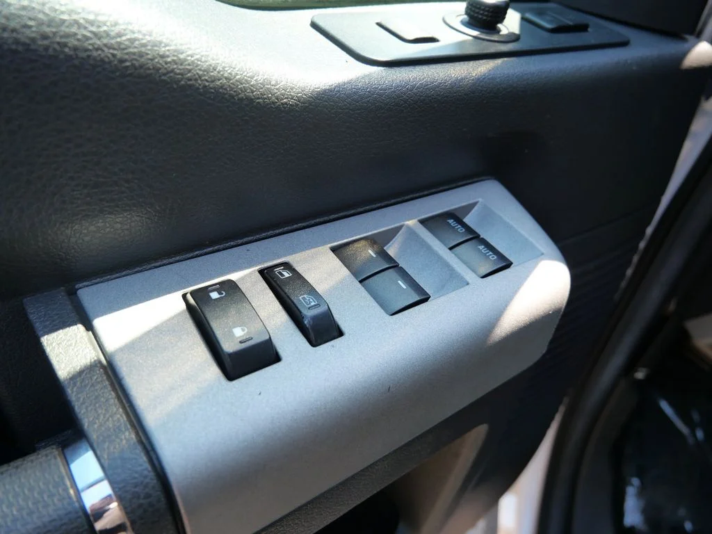 Used 2013 White Ford Lariat image 19