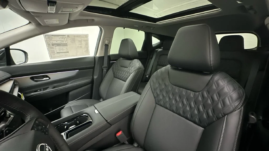 New 2027 Gray Nissan Platinum image 9