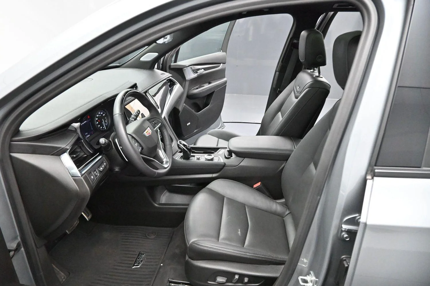 Used 2024 Argent Silver Metallic Cadillac Sport image 13