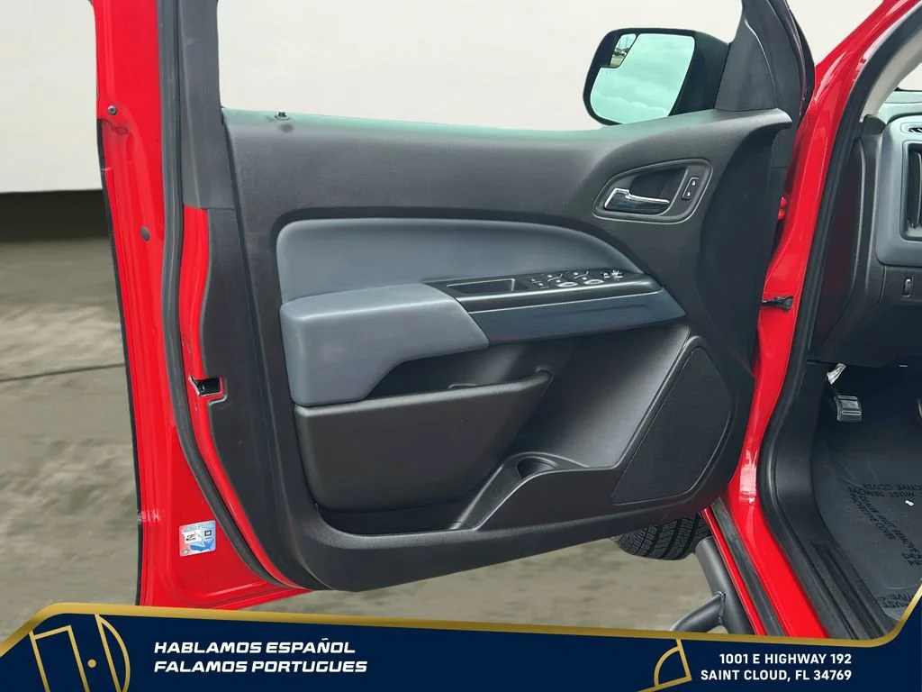 Used 2019 RED HOT Chevrolet 2WD Z71 image 10