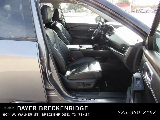 Used 2021 Gray Nissan Platinum image 13