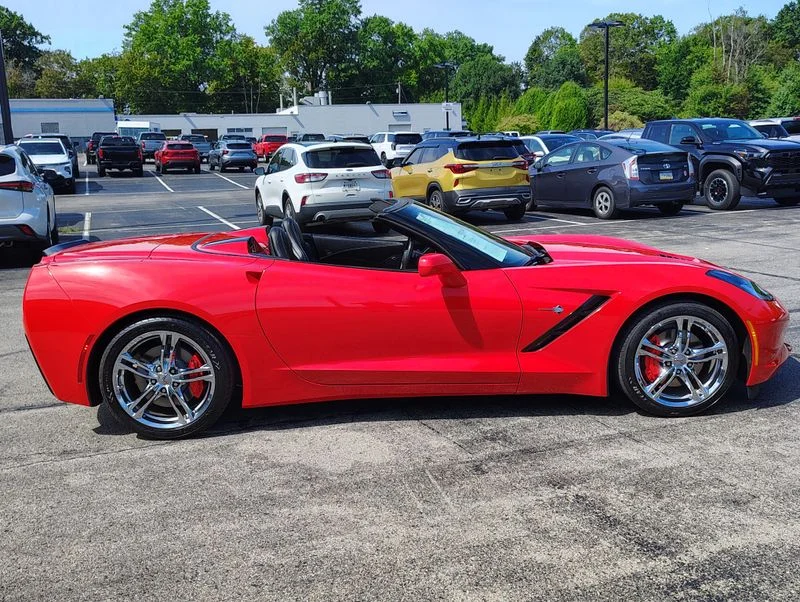 Used 2017 Red Chevrolet Stingray image 5