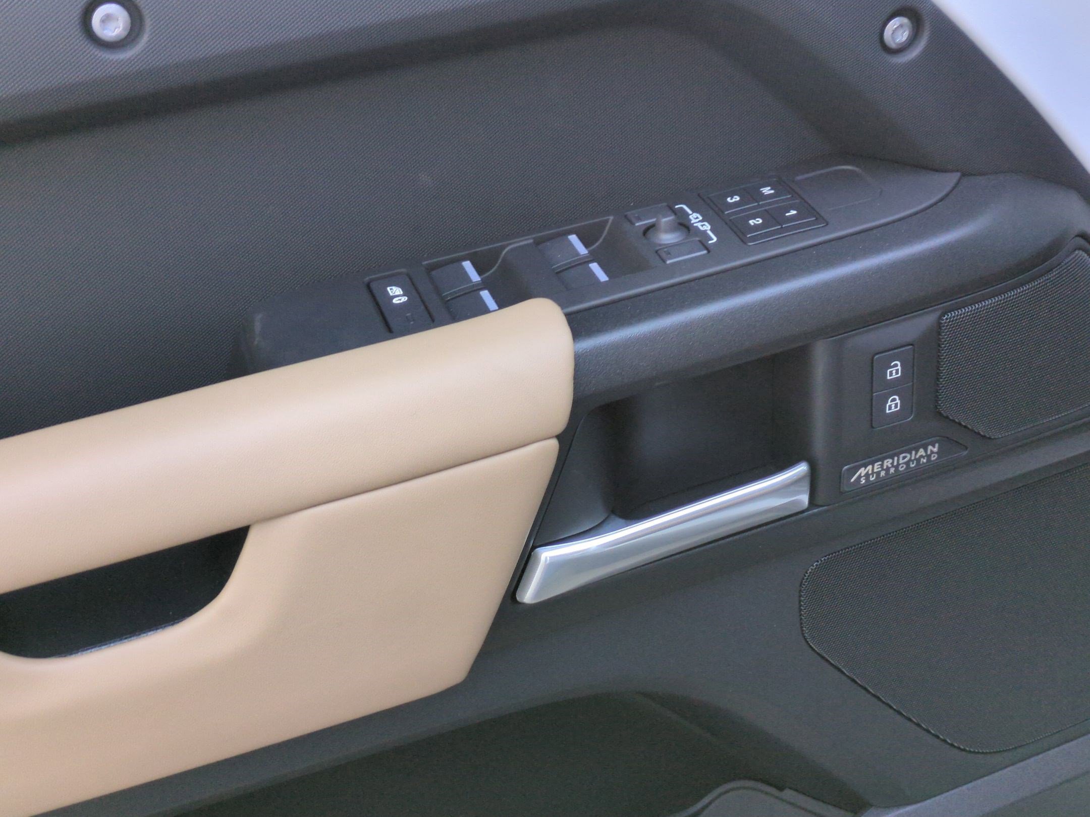 2026 Land Rover Defender V8 - Photo 11