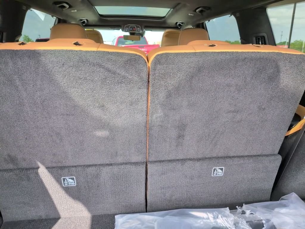 New 2026 White/off-white Jeep Summit image 9