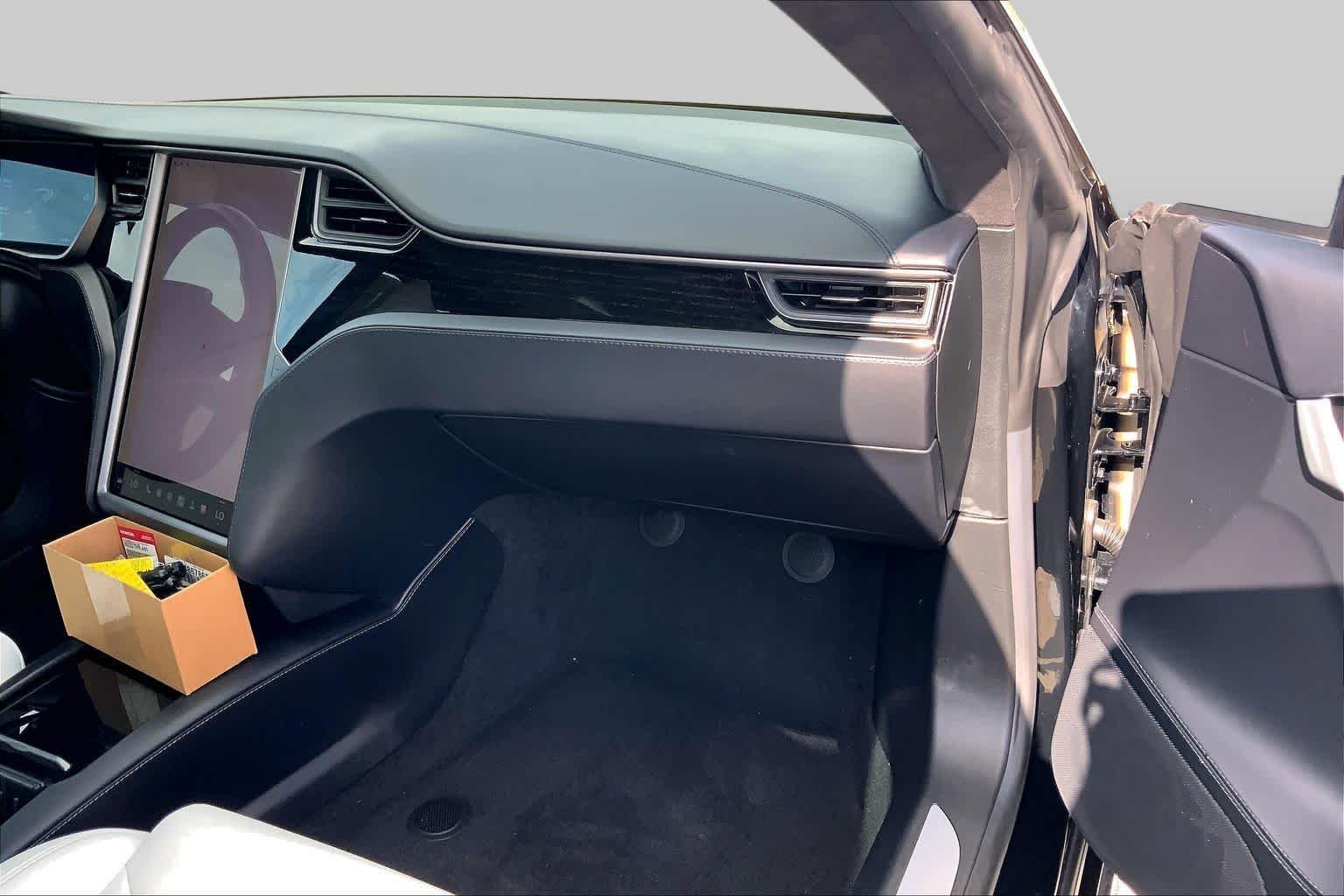 Used 2018 Obsidian Black Metallic Tesla 75D image 17