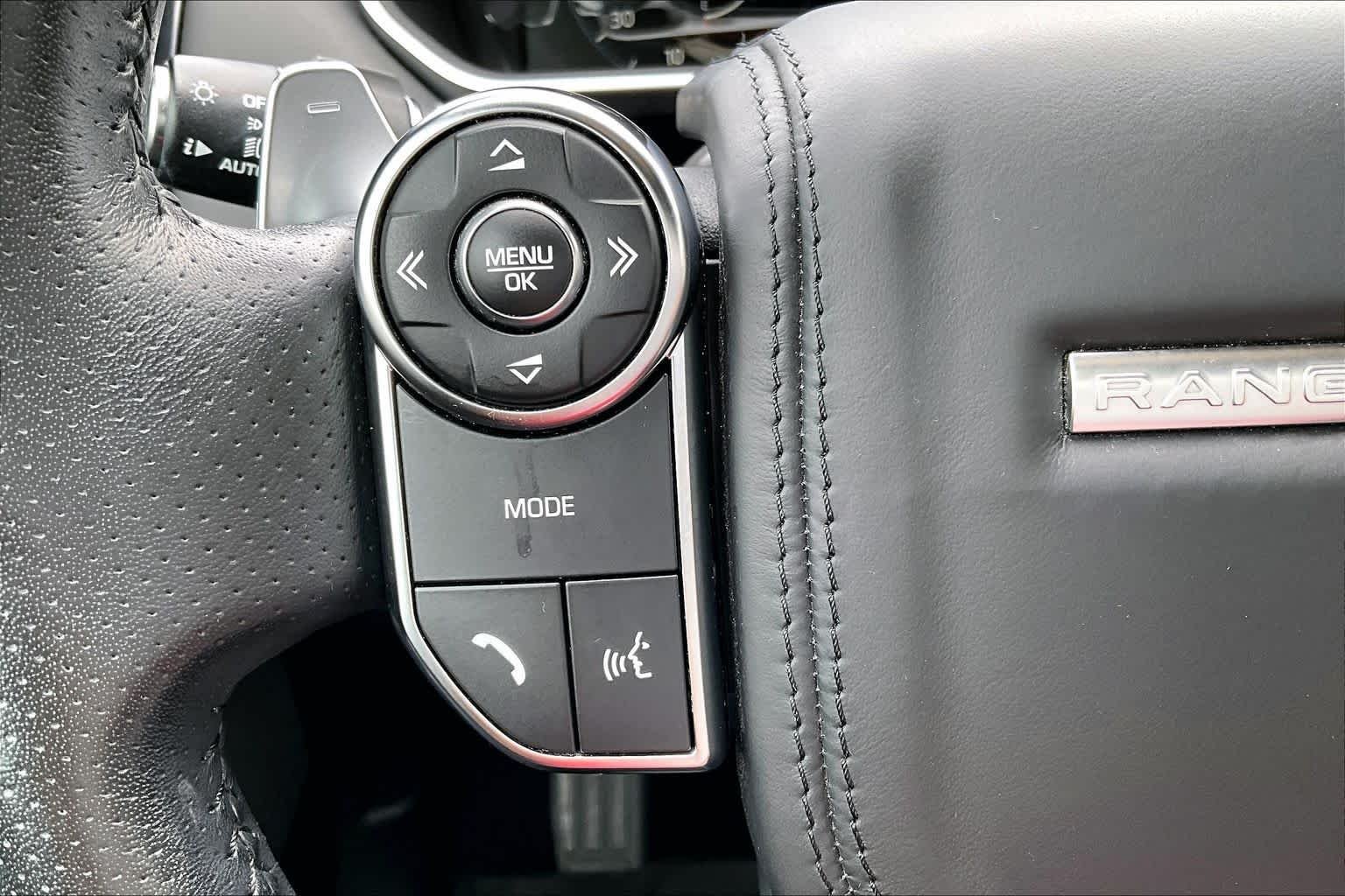 Used 2017 Santorini Black Land Rover HSE Dynamic image 21