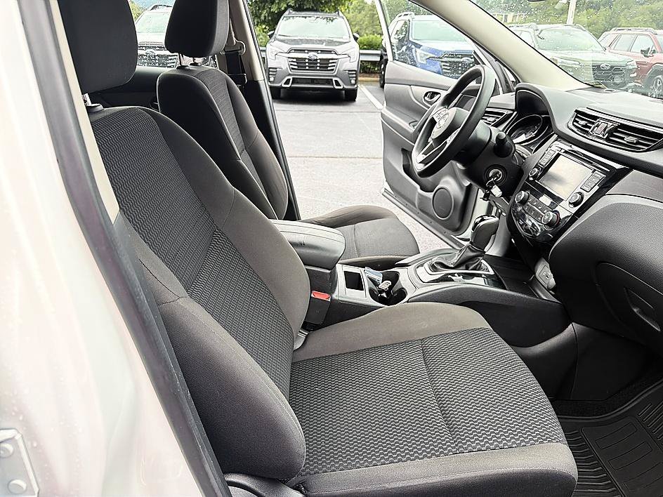 Used 2021 Glacier White Nissan S image 19