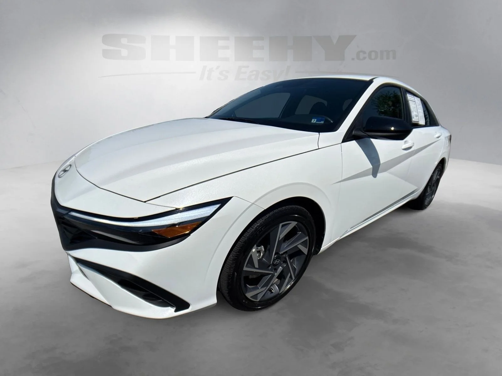 Used 2025 White Hyundai SEL Sport image 18