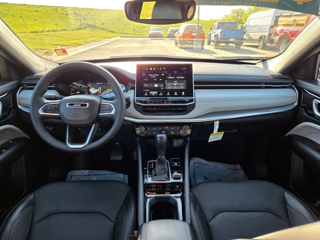 Used 2023 White Jeep Limited image 17