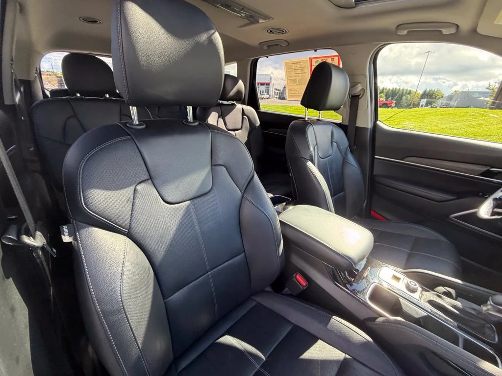 Used 2022 Black Kia EX image 35