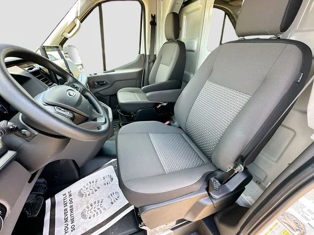 New 2025 Oxford White Ford Base image 15