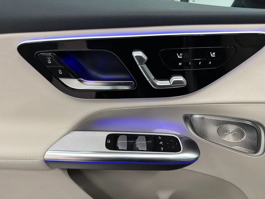 New 2027 Gray Mercedes-Benz GLC 300 image 21