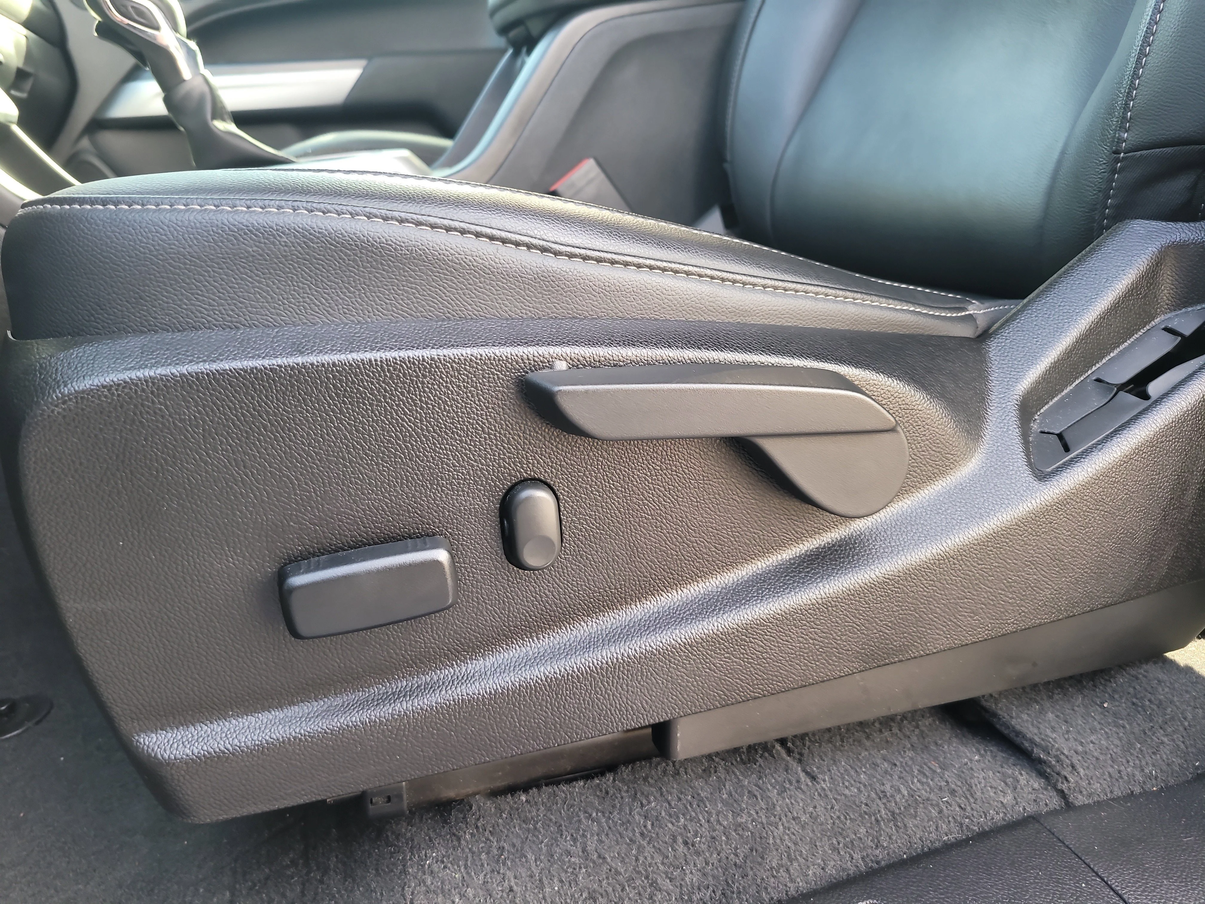 Used 2022 Summit White Chevrolet 4WD ZR2 image 19