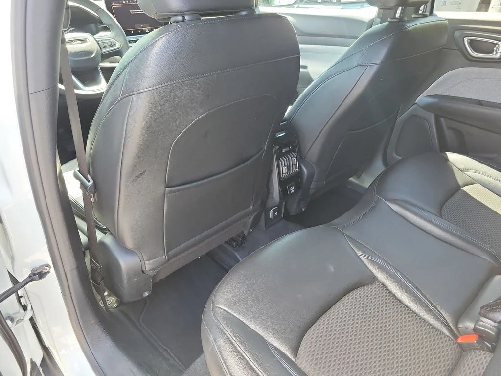 Used 2024 Silver Jeep Latitude image 15