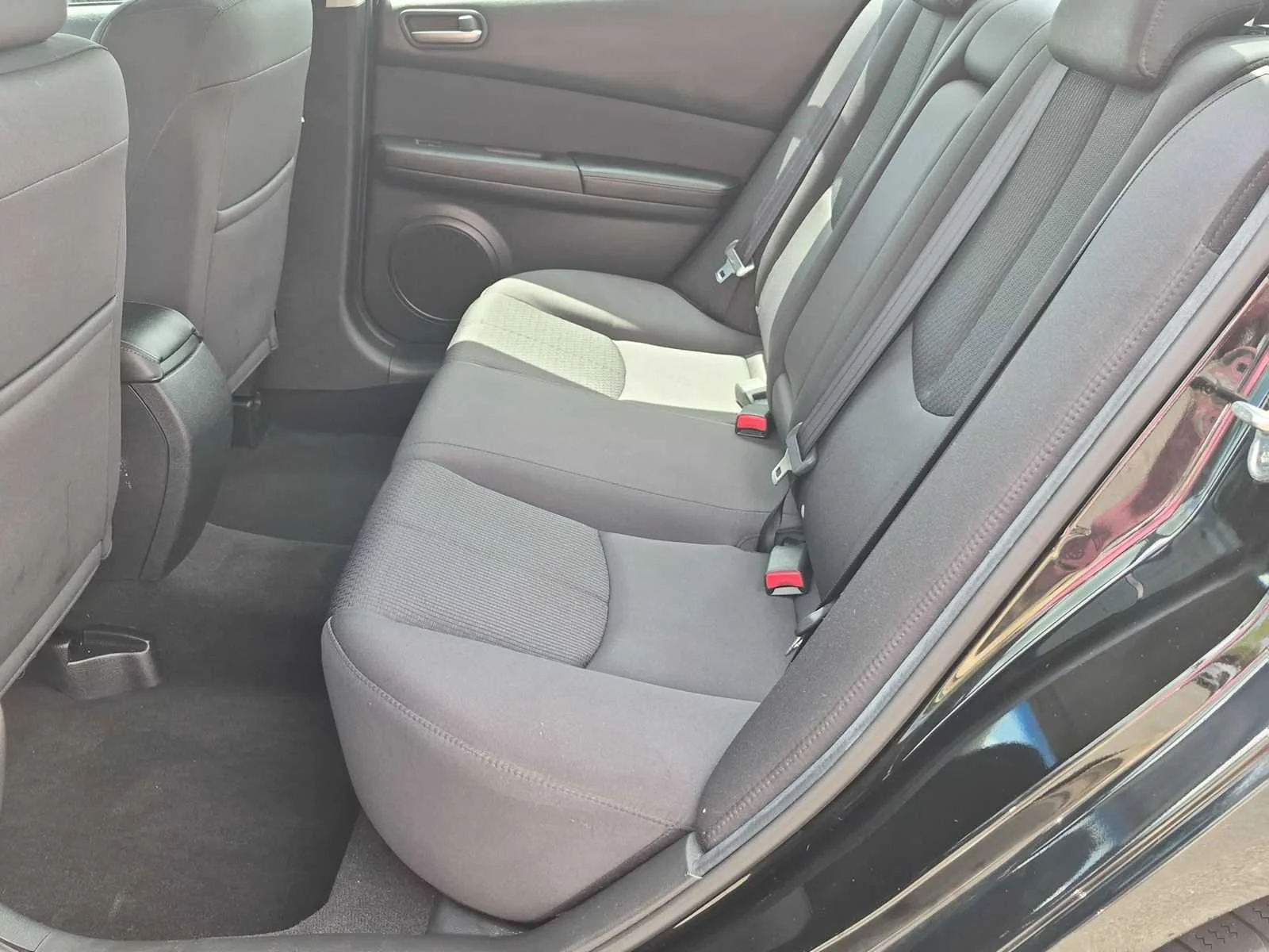 Used 2011 Ebony Black Mazda i Sport image 20