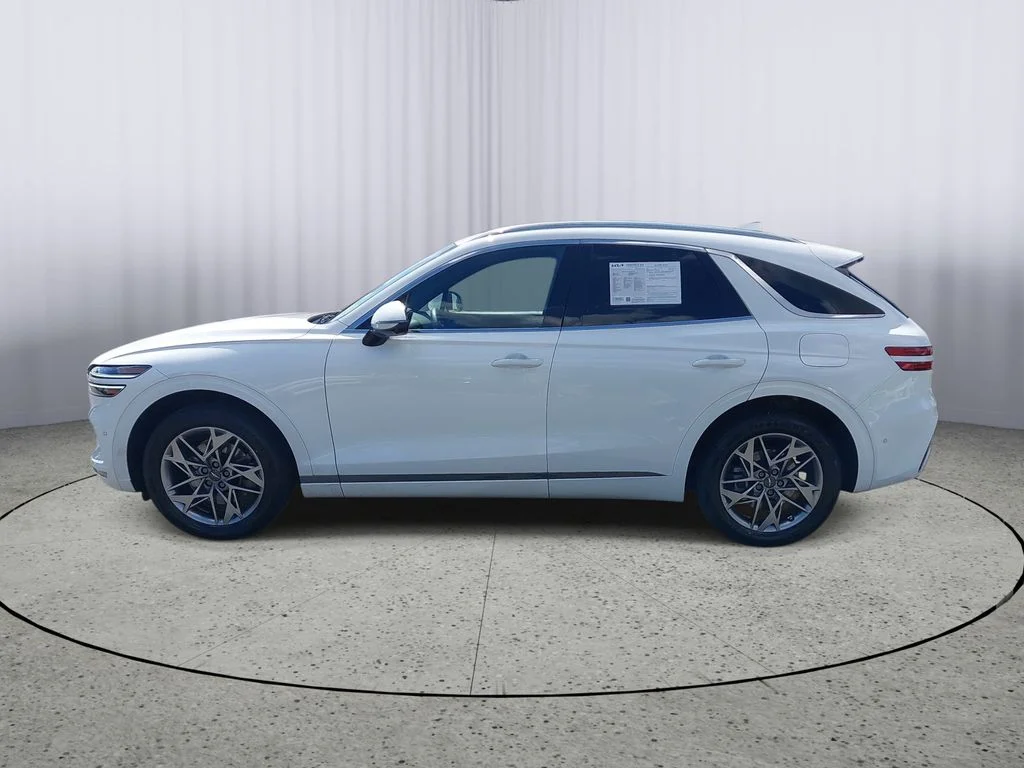 Used 2022 White Genesis 2.5T image 6