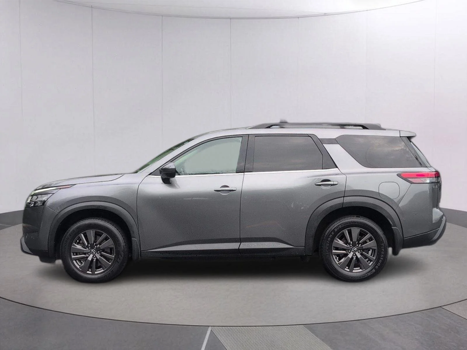 Used 2022 Gun Metallic Nissan SV image 2