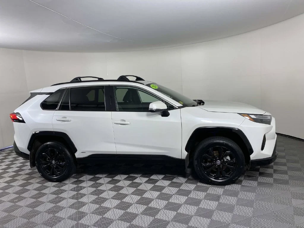 Used 2024 Pearl Toyota SE image 10